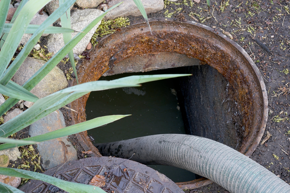 Pumping,Septic,Tanks,From,The,Backyard,Tank,In,The,Countryside